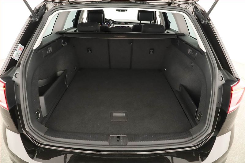 Volkswagen Passat (2020) 1.4 GTE, Automat, Navi - fotka 19 z 20