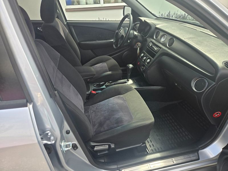 Mitsubishi Outlander (2005) 2.4 i 4x4 - fotka 10 z 28