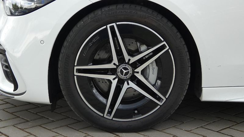 Mercedes-Benz Třídy C Sedan 300 4MATIC - fotka 22 z 23