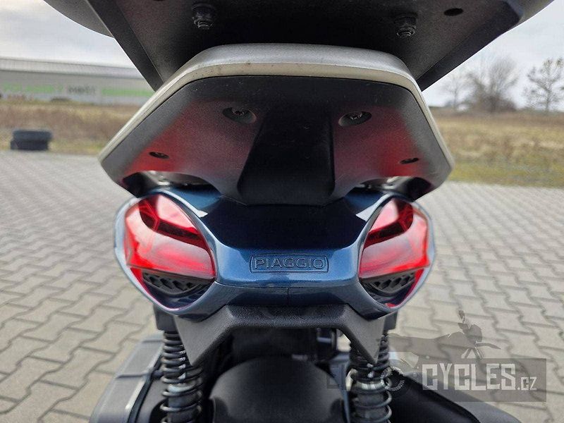 Piaggio Beverly 400 (2022) - fotka 15 z 17