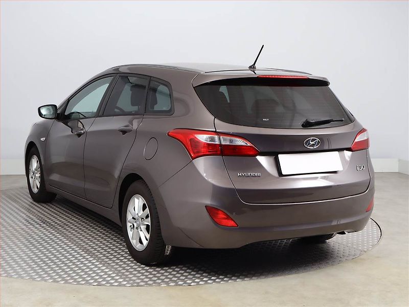 Hyundai i30 (2015) 1.6 MPI, Tempomat - fotka 4 z 13