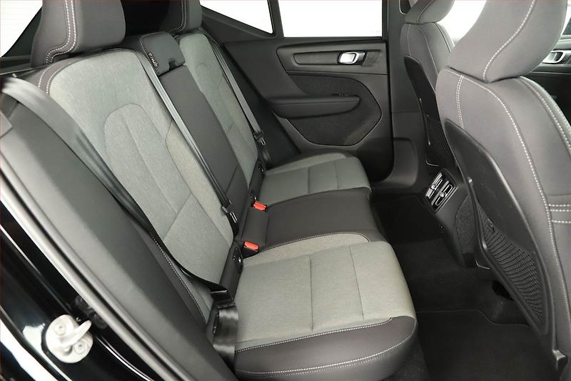 Volvo XC40 (2022) B3 - fotka 7 z 18