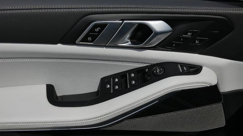 BMW X5 50e xDrive PHEV - fotka 9 z 27