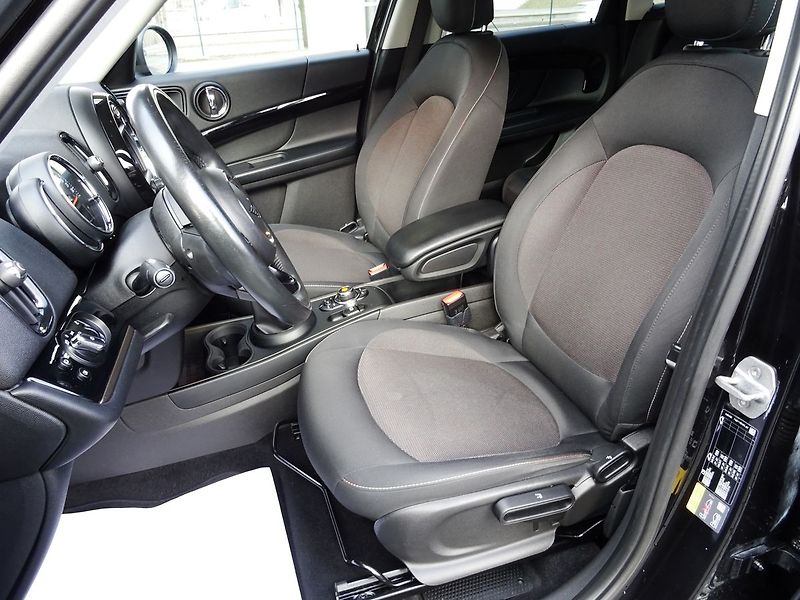 Mini Countryman Cooper 1.5 SE ALL4 A/T Hybrid - fotka 24 z 35