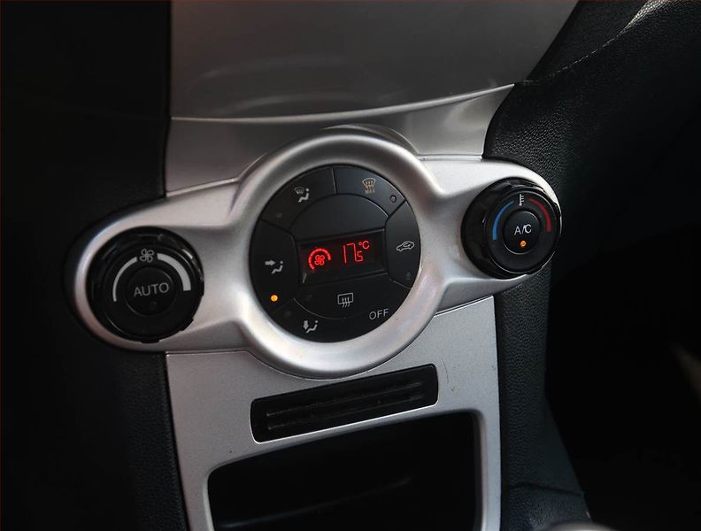 Ford Fiesta (2011) 1.4, LPG, po STK - fotka 14 z 17