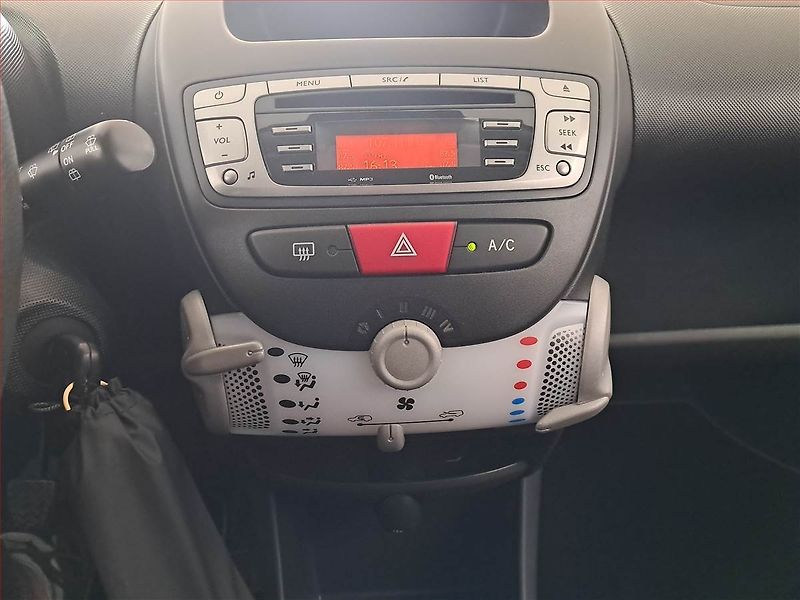 Peugeot 107 (2014) 1.0 - fotka 12 z 14