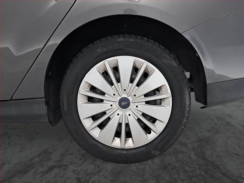 Ford Focus (2017) 1.6 i, Serv.kniha - fotka 15 z 19