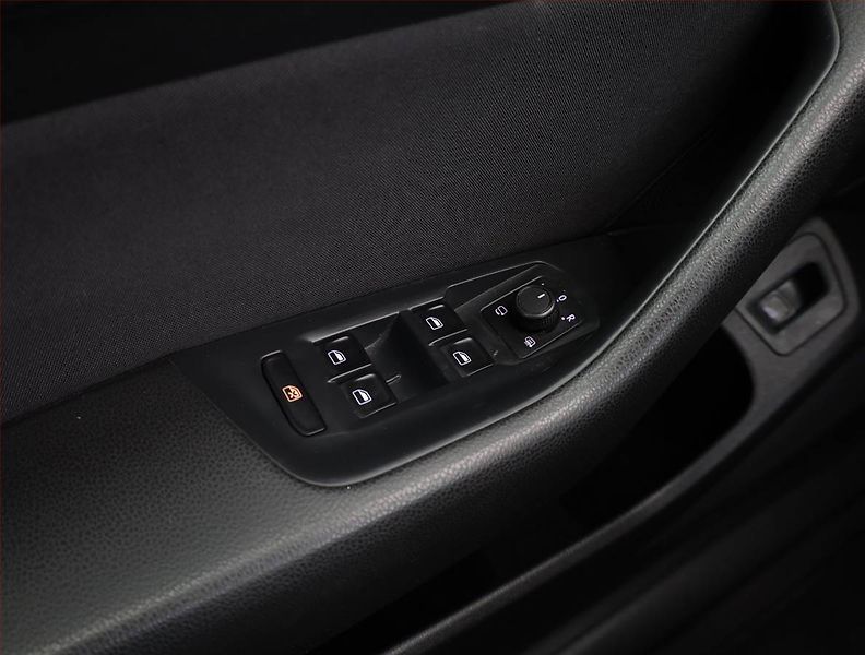 Volkswagen Passat (2015) 2.0 TDI, Navi, Tempomat - fotka 16 z 18
