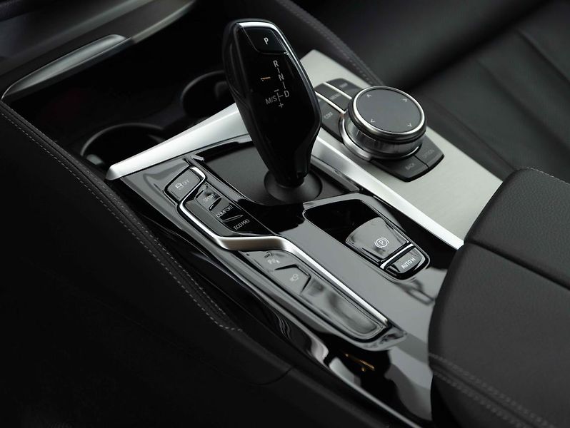 BMW Řada 5 520d xDrive - fotka 17 z 20