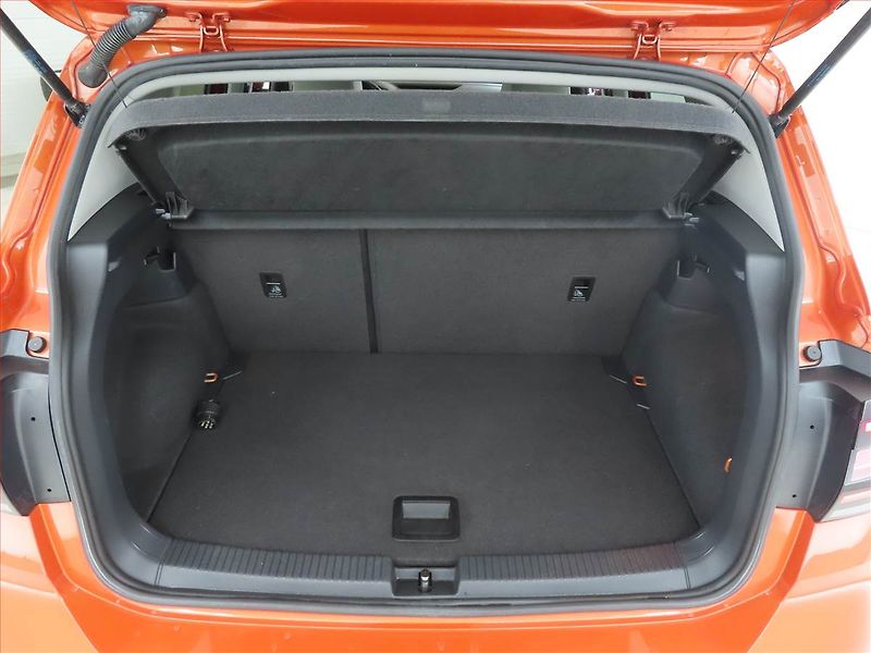 Volkswagen T-Cross (2019) 1.0 TSI, Automat, ČR,1.maj - fotka 14 z 15