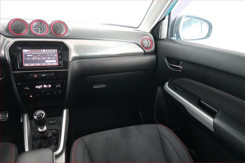 Suzuki Vitara (2017) 1.4 BoosterJet, 4X4 - fotka 8 z 19