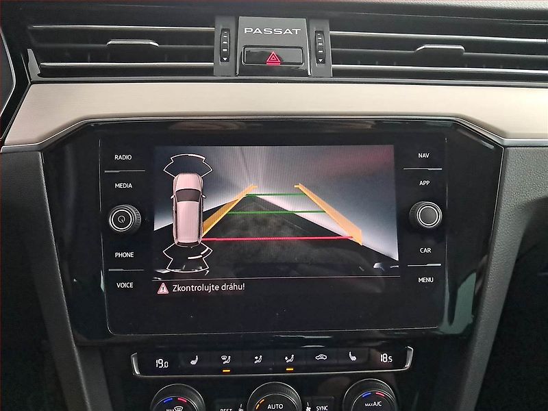 Volkswagen Passat (2020) 2.0 TDI, Automat, Serv.kniha - fotka 21 z 22