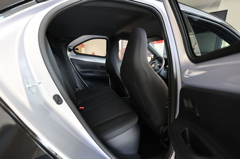 Toyota Aygo Hybrid 1.5 Style Smart e-CVT - - fotka 8 z 18