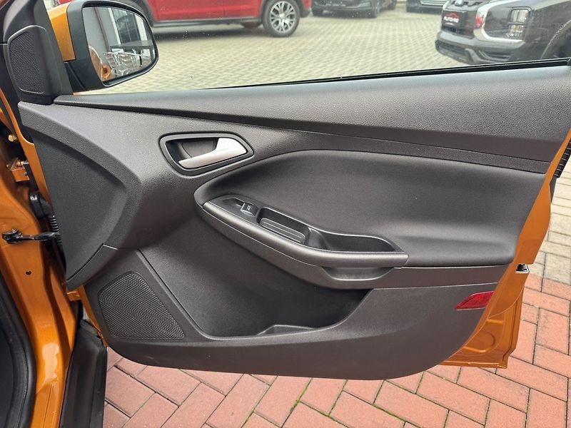 Ford Focus (2018) 1.6Ti-VCT Digi Klima Tempomat - fotka 16 z 46