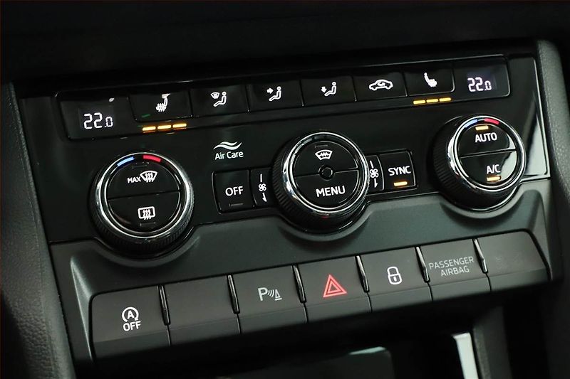 Škoda Karoq (2025) 1.5 TSI, Top Selection, ACC - fotka 15 z 19