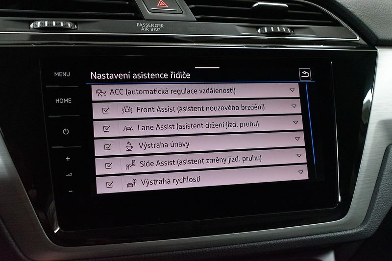 Volkswagen Touran 1.5 TSI TAŽNÉ*7.MÍST*DPH*ČR 1M - fotka 30 z 46