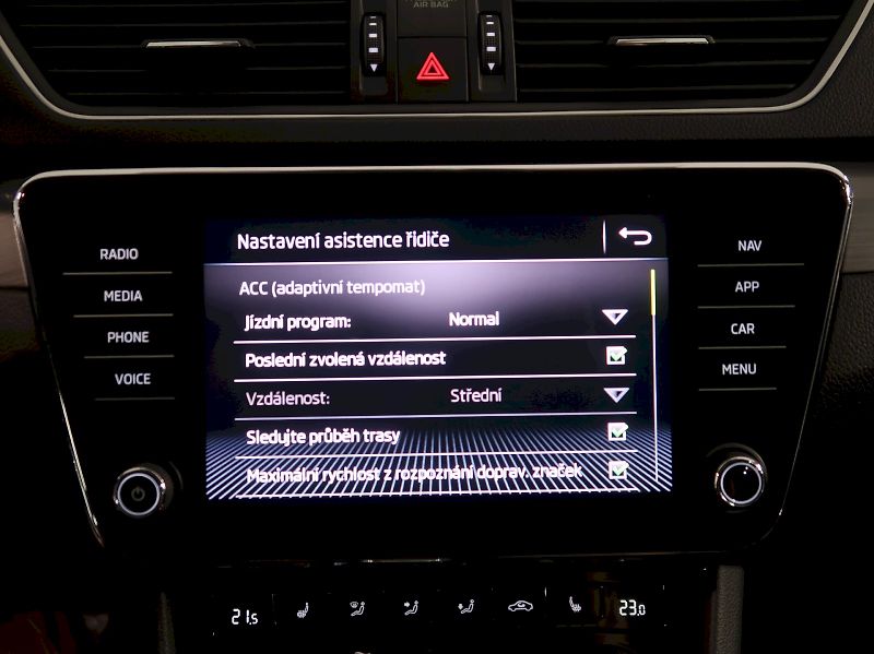 Škoda Superb (2019) STYLE 2.0TDI 140KW 4x4 DSG LED - fotka 30 z 47