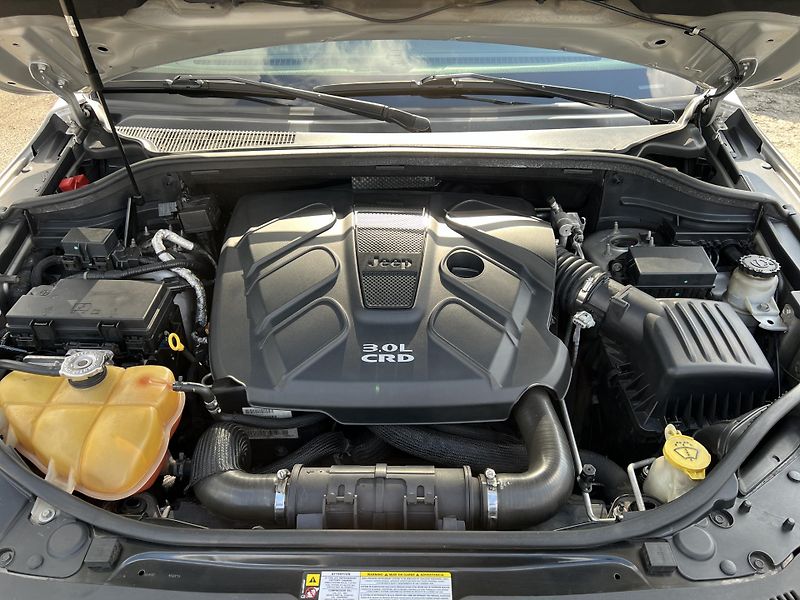 Jeep Grand Cherokee 3.0CRD AUTOMAT LIMITED TAŽNÉ - fotka 36 z 43