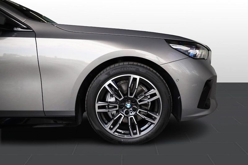 BMW Řada 5 540d xDrive Sedan - fotka 7 z 26