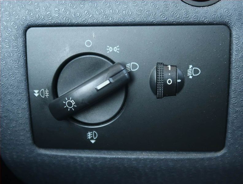 Ford Fusion (2009) 1.4 - fotka 16 z 17