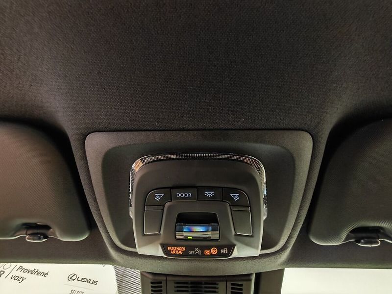 Toyota C-HR 2,0 Plug-in Hybrid Style - fotka 36 z 38