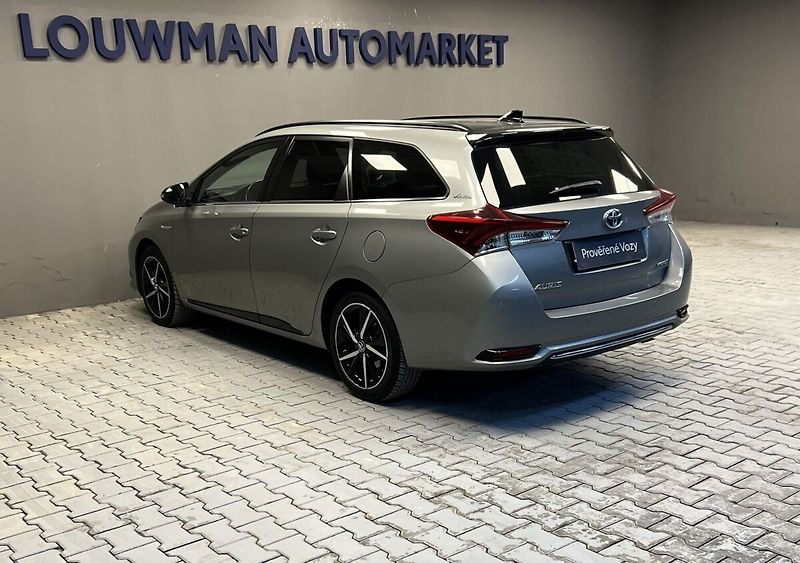 Toyota Auris 1.8 Hybrid AT SELECTION TS - fotka 15 z 16