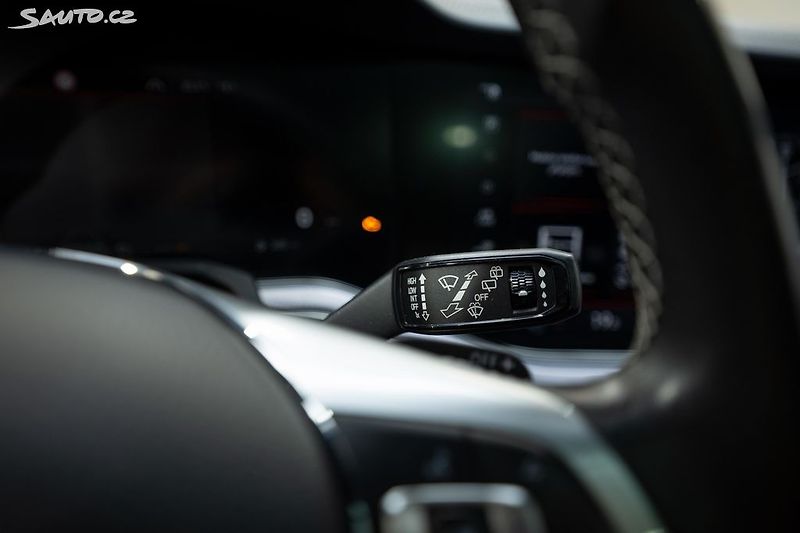 Volkswagen Touareg R-Line 3.0 TDI 210 kW - fotka 24 z 50