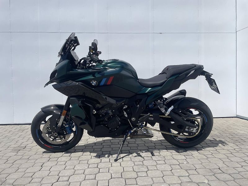 BMW (2026) M 1000 XR - fotka 6 z 13