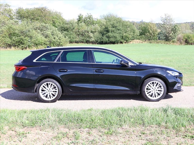 Seat Leon 2,0 TDI DSG Xcellence ST - fotka 8 z 31