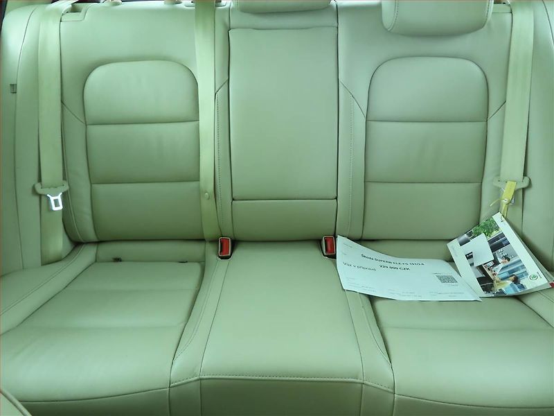 Škoda Superb (2011) Elegance 3.6 FSI V6, 4X4 - fotka 10 z 15