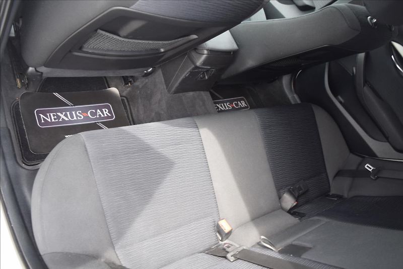 BMW X1 2,0 d 105KW 4X4 TAŽNÉ ALU - fotka 19 z 46