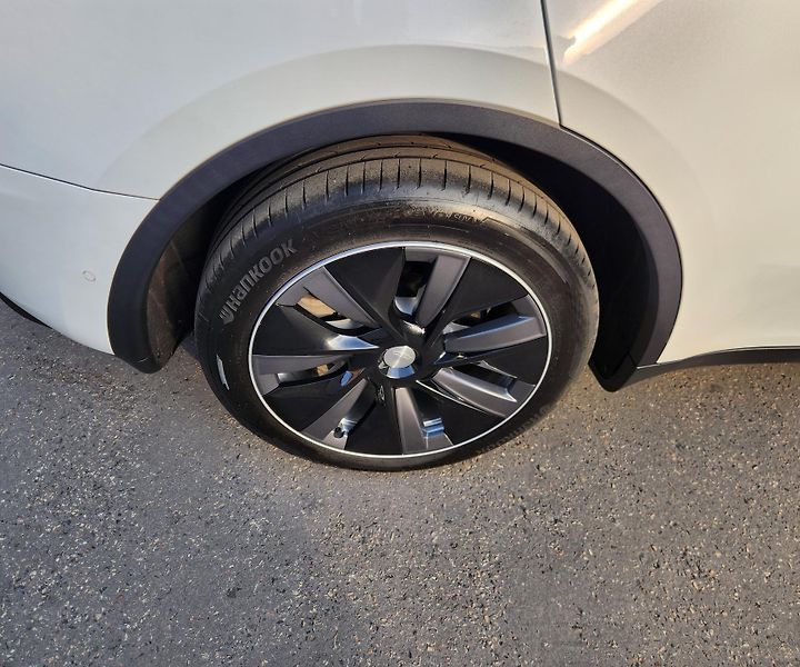 Tesla Model Y (2021) TEPELKO*ZÁRUKA*TAŽNÉ*AWD* - fotka 28 z 45