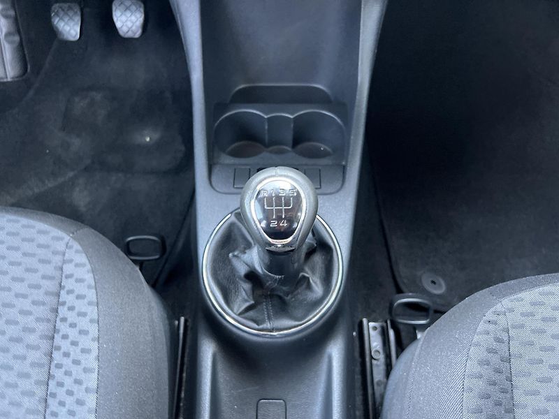 Škoda Fabia 1.6TDi 55KW KLIMA ALU PŮVOD ČR - fotka 14 z 34