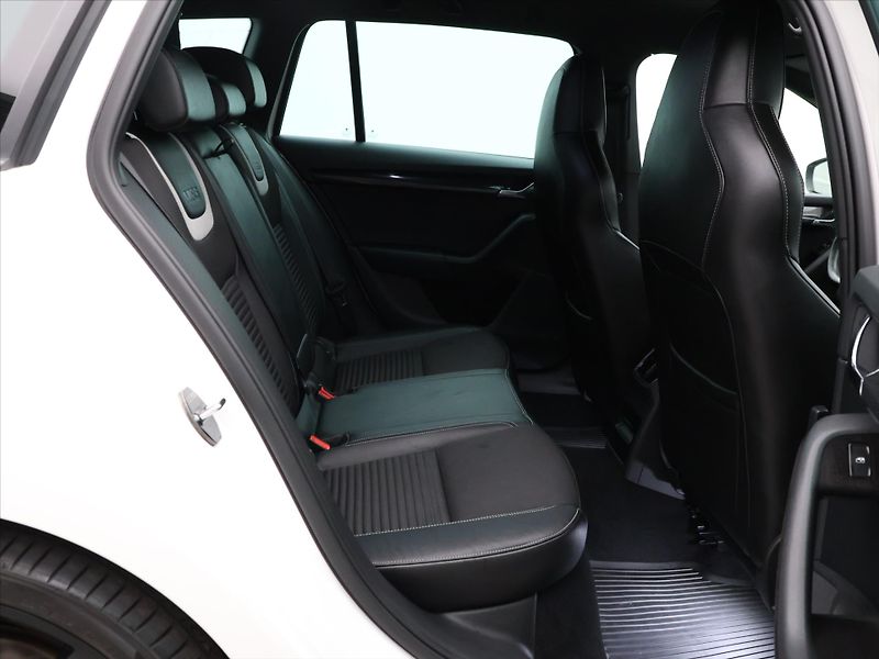 Škoda Octavia 2,0 TDI 135kW Xenon RS - fotka 13 z 31