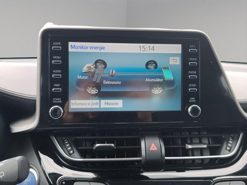 Toyota C-HR (2023) 1.8 e-CTV 72kW, ČR, 1. Maj., S - fotka 21 z 27