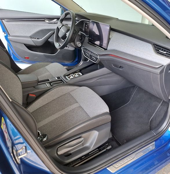 Škoda Octavia (2025) M-HEV SELECTION TS 110/1.5 A7F - fotka 21 z 36