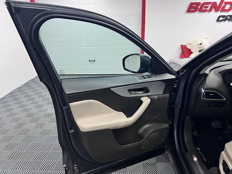 Jaguar F-Pace 2.0 D, Automat, 4x4, Na Opravu - fotka 8 z 24
