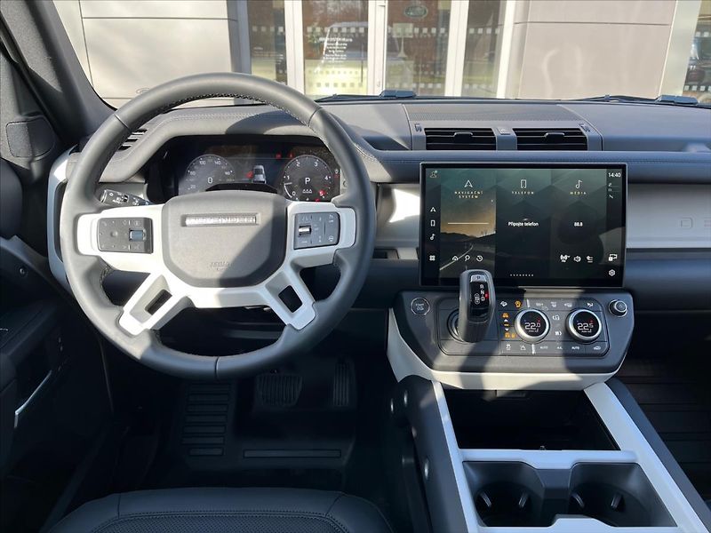 Land Rover Defender 3,0   110 S D200 AWD - fotka 10 z 15