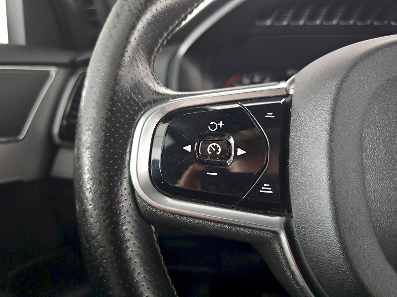 Volvo XC90 (2016) 2.0D 5D 173kW R-desing - fotka 20 z 27