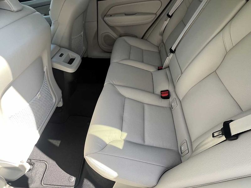Volvo XC60 B5 AWD PLUS, ACC, LIGHT PAKET - fotka 14 z 22