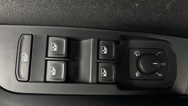 Škoda Karoq 1.5 TSI Ambition - fotka 21 z 25