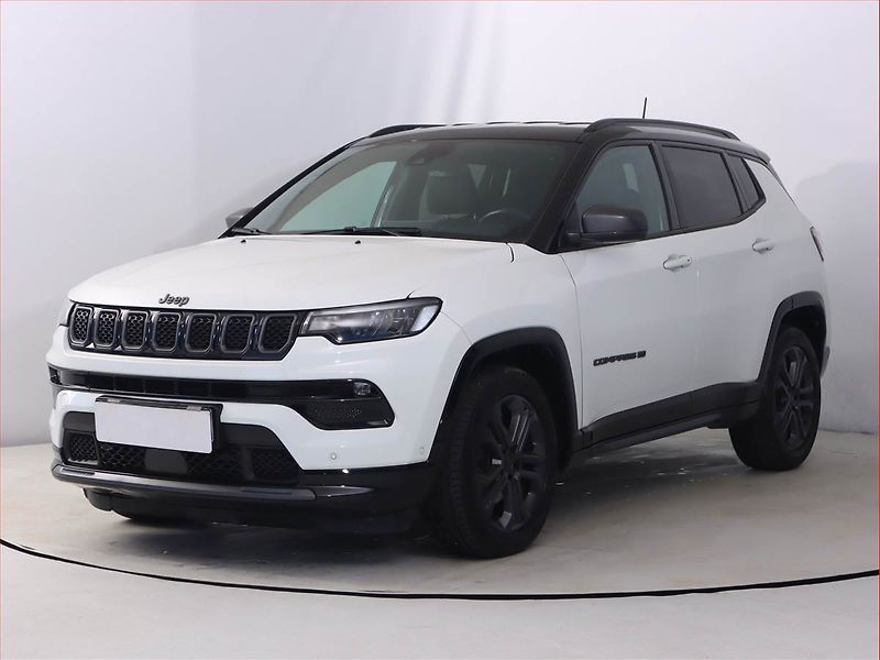 Jeep Compass (2022) 1.3 T-GDI, Automat, Serv.kniha - fotka 2 z 23