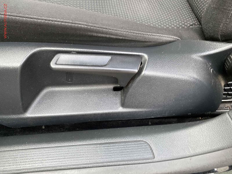 Volkswagen Passat (2008) 1.9 TDi, Trendline, AC - fotka 15 z 17