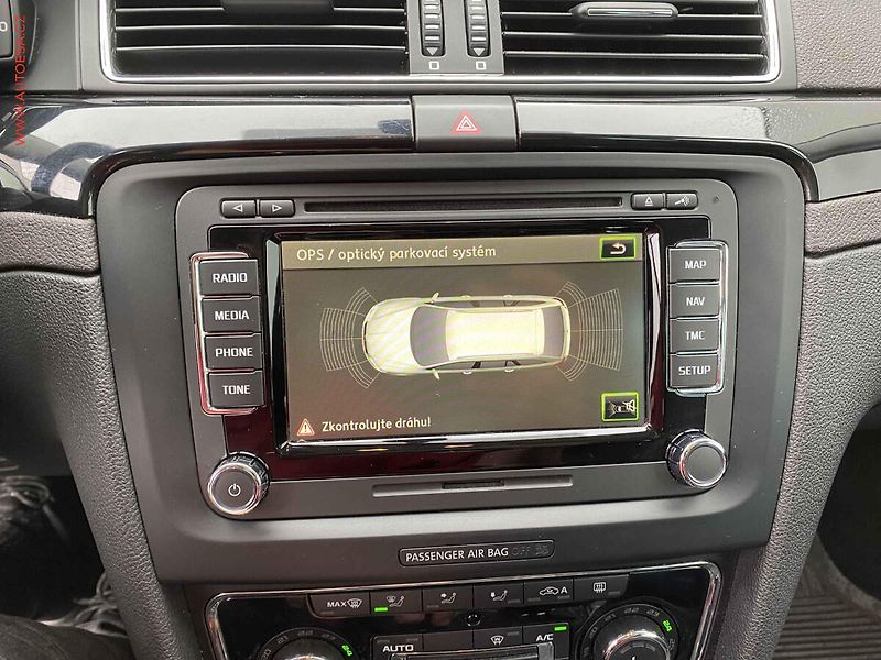 Škoda Superb (2014) 2.0 TDI, Navi, bixen - fotka 18 z 19