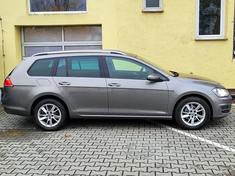 Volkswagen Golf 1,2 TSi LOUNGE 81kW *SERVIS* - fotka 9 z 45
