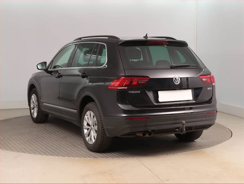 Volkswagen Tiguan (2020) Highline 2.0 TSI - fotka 4 z 17