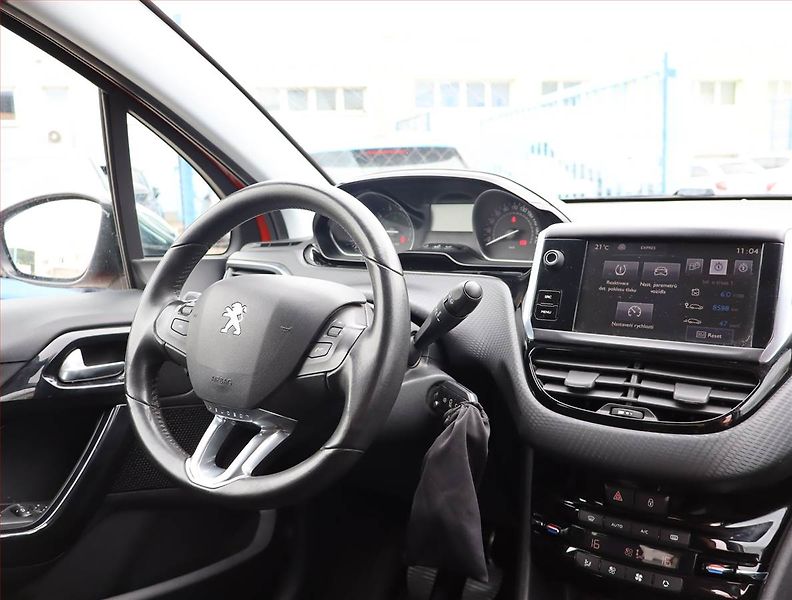 Peugeot 208 (2016) 1.2 PureTech, Tempomat - fotka 7 z 16