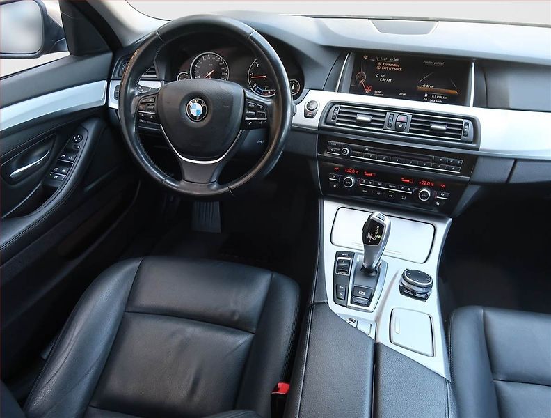 BMW Řada 5 (2016) 525d xDrive, 4X4, Automat - fotka 7 z 14