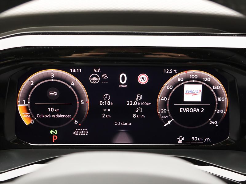 Volkswagen Multivan 2,0 TDI DSG Long Style 7-Míst - fotka 24 z 46