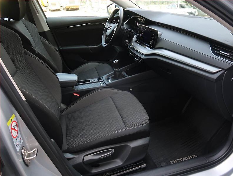 Škoda Octavia (2023) Ambition 2.0 TDI - fotka 9 z 18